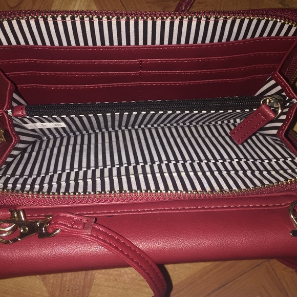 little clutch style strap bag - Picture 5 of 6